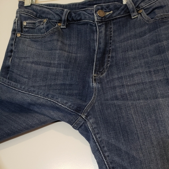 Two by Vince Camuto Jeans Size 14 Stretch Hi Rise Frayed Hem Fading Whiskering - Picture 5 of 13